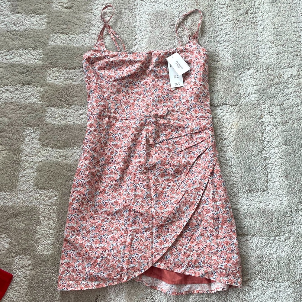 Abercrombie Floral Wrap Dress size SMALL NWT